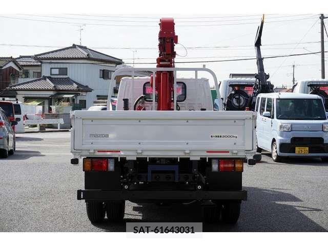 Mazda TITAN 2023-08 374989-3