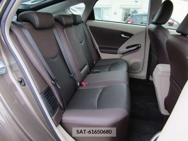 Toyota PRIUS 2015-09 209624-18