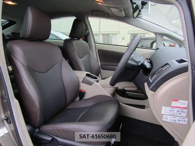 Toyota PRIUS 2015-09 209624-17