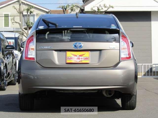 Toyota PRIUS 2015-09 209624-5