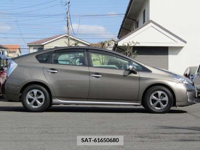 Toyota PRIUS 2015-09 209624-3