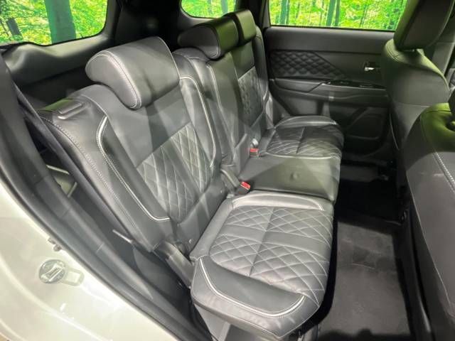 Mitsubishi OUTLANDER PHEV 2019-09 22398-9