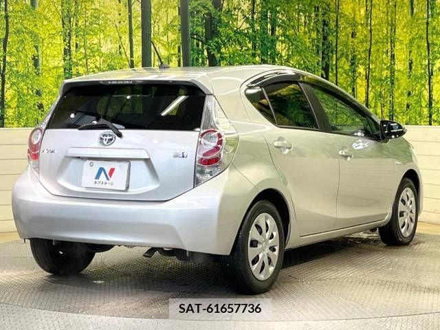 Toyota AQUA 2013-08 254781-17