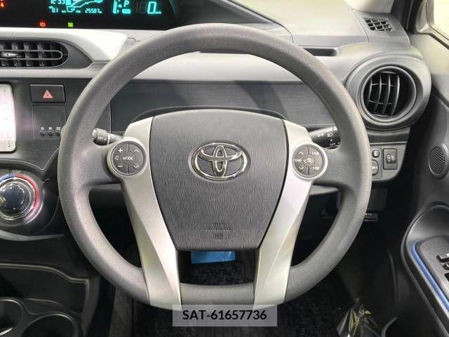 Toyota AQUA 2013-08 254781-11