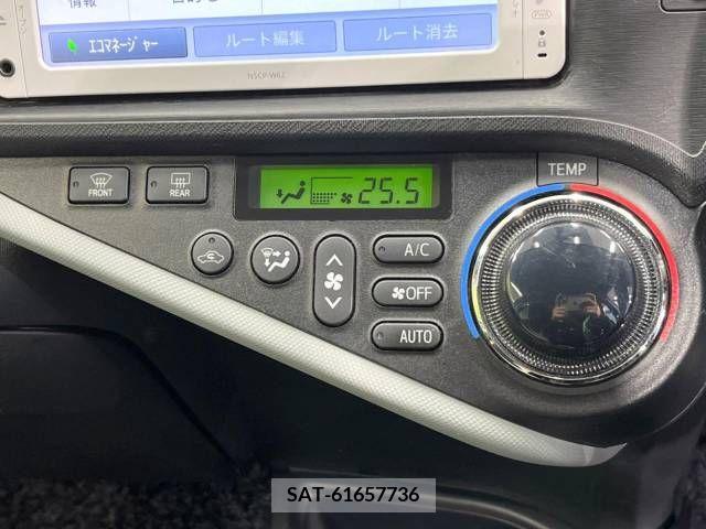 Toyota AQUA 2013-08 254781-4
