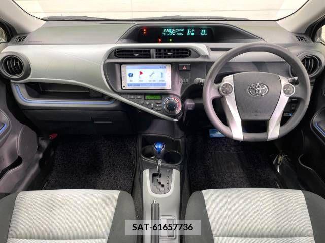 Toyota AQUA 2013-08 254781-1