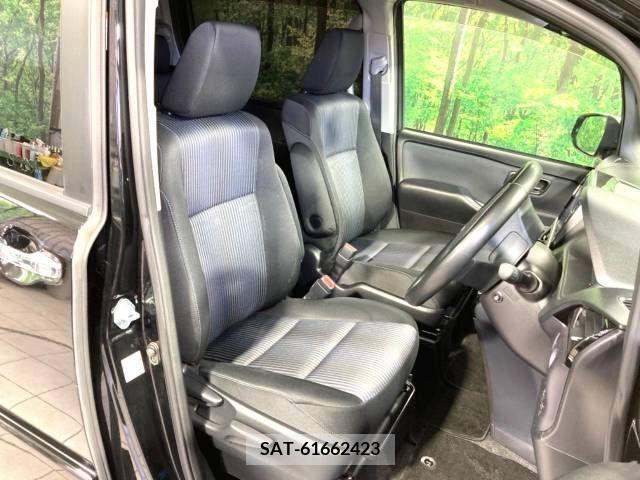 Toyota VOXY 2017-04 211024-7