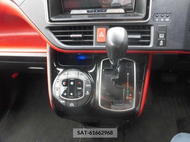 Toyota VOXY 2017-11 233872-13