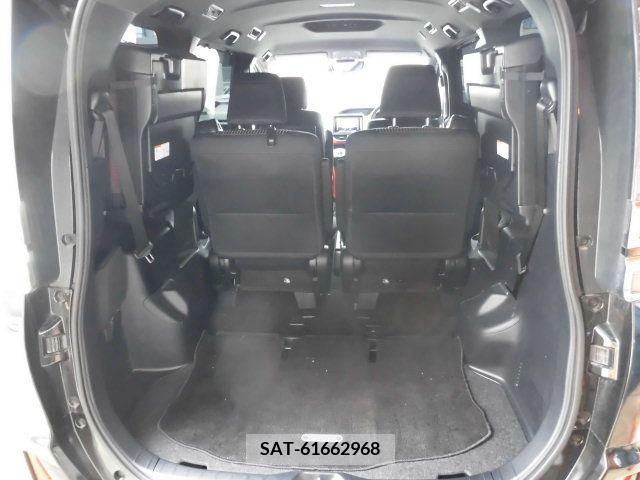 Toyota VOXY 2017-11 233872-4