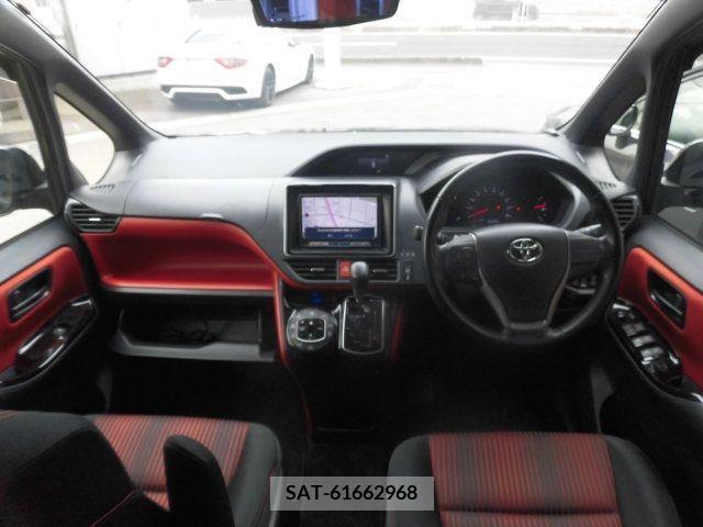 Toyota VOXY 2017-11 233872-5