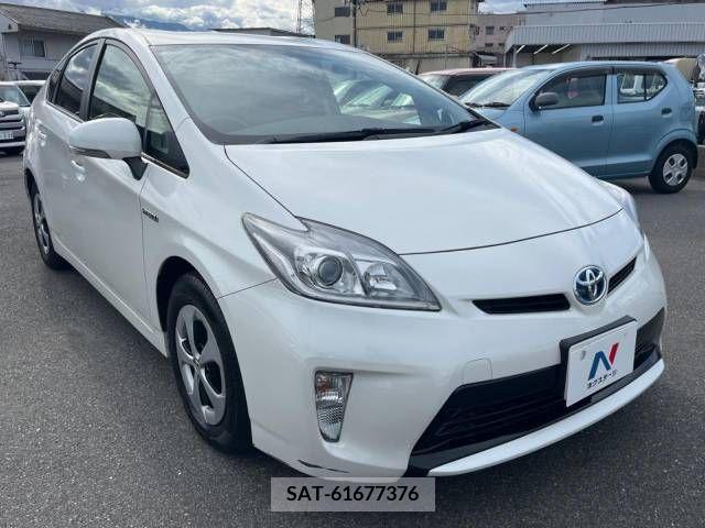 Toyota PRIUS 2014-02 282074-16