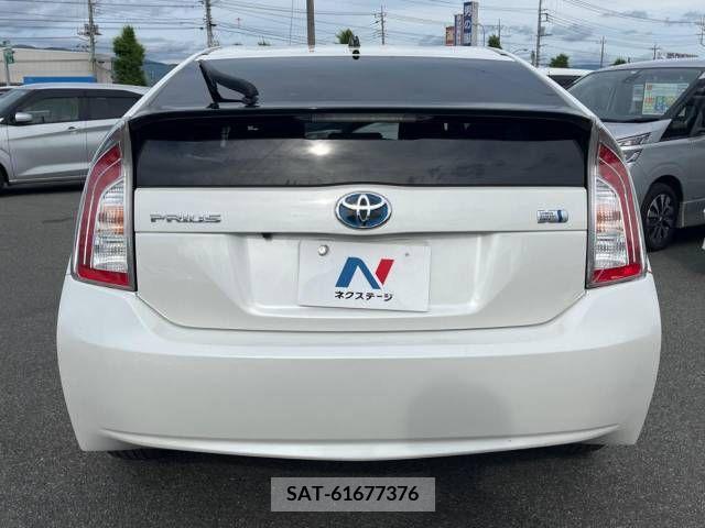 Toyota PRIUS 2014-02 282074-15
