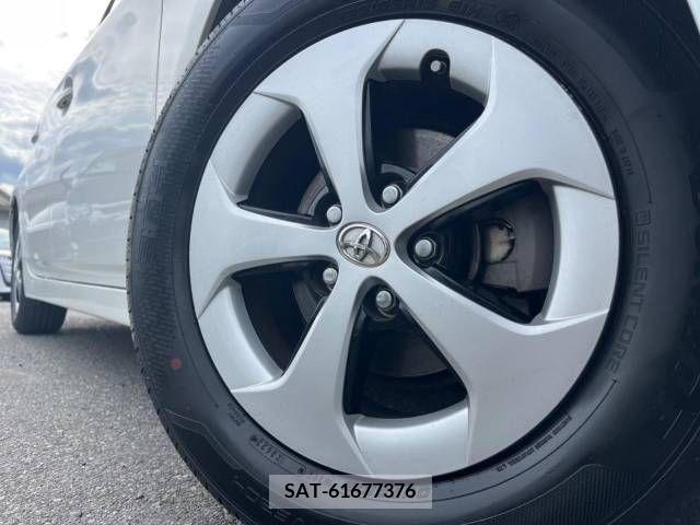 Toyota PRIUS 2014-02 282074-13