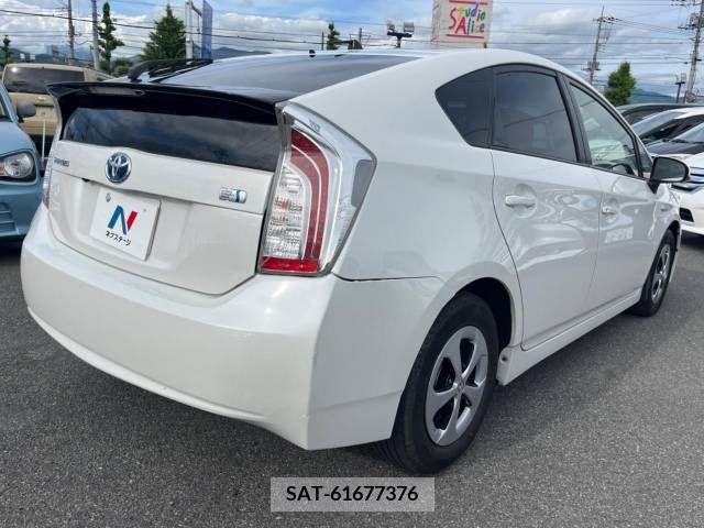 Toyota PRIUS 2014-02 282074-17