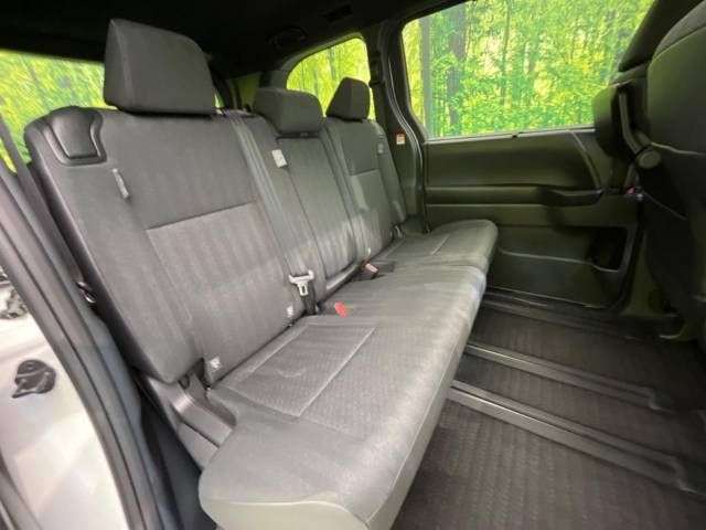 Toyota VOXY 2022-03 182653-8