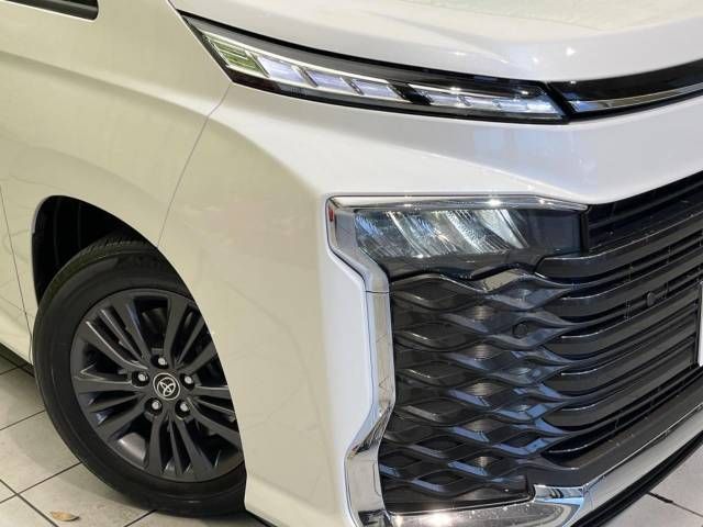 Toyota VOXY 2022-03 182653-12