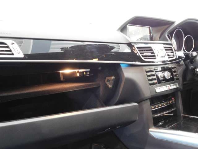 Mercedes Benz E-CLASS 2013-09 22351-12