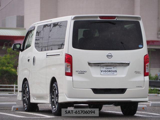Nissan NV350 Caravan 2017-07 335341-2