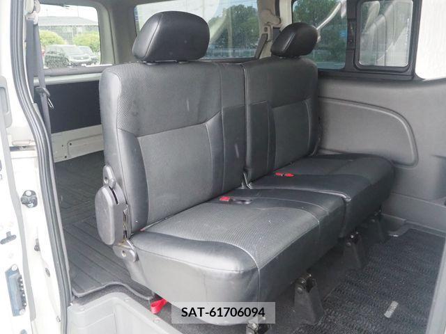 Nissan NV350 Caravan 2017-07 335341-19