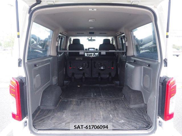 Nissan NV350 Caravan 2017-07 335341-24