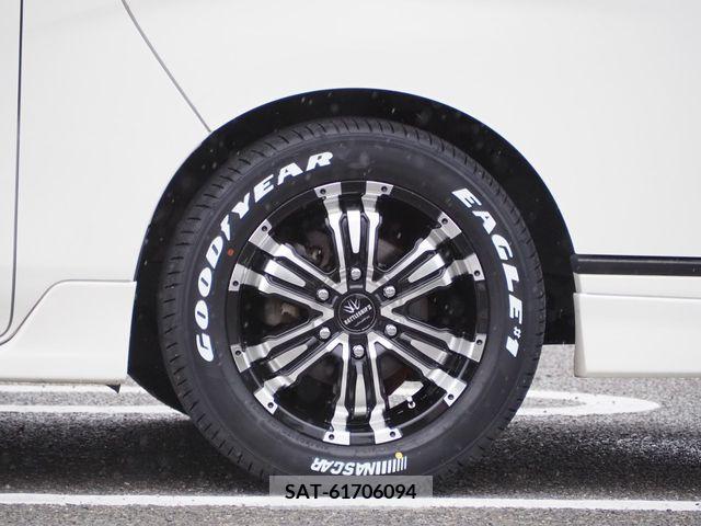 Nissan NV350 Caravan 2017-07 335341-7