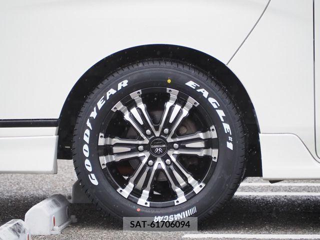 Nissan NV350 Caravan 2017-07 335341-9