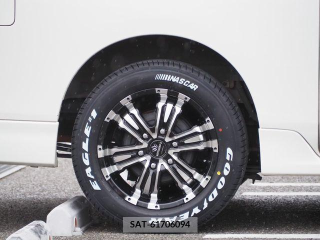 Nissan NV350 Caravan 2017-07 335341-6