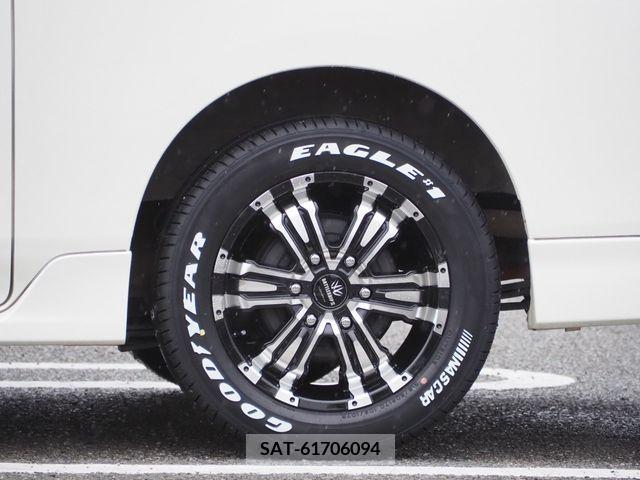 Nissan NV350 Caravan 2017-07 335341-10