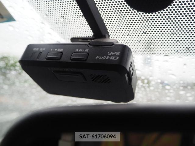 Nissan NV350 Caravan 2017-07 335341-16