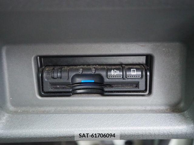 Nissan NV350 Caravan 2017-07 335341-15