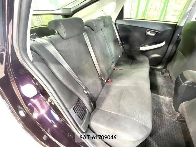 Toyota PRIUS 2014-10 214086-9
