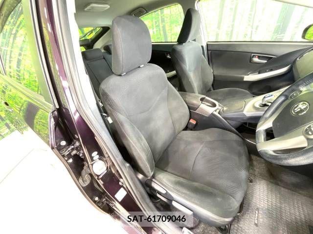 Toyota PRIUS 2014-10 214086-8