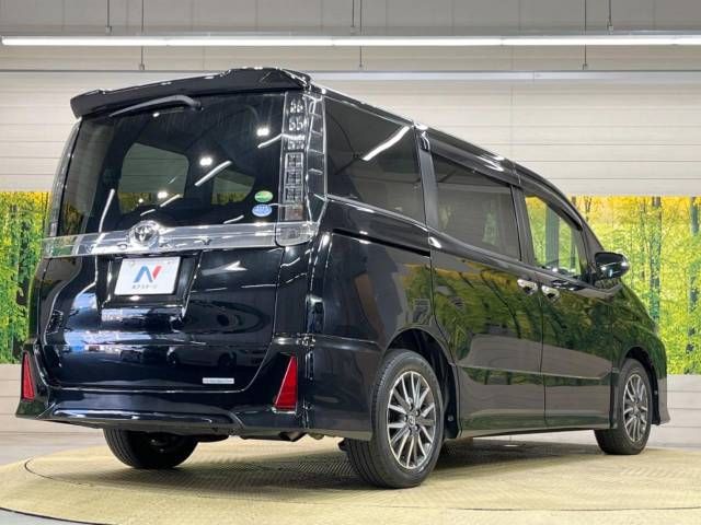 Toyota VOXY 2017-06 18121-18