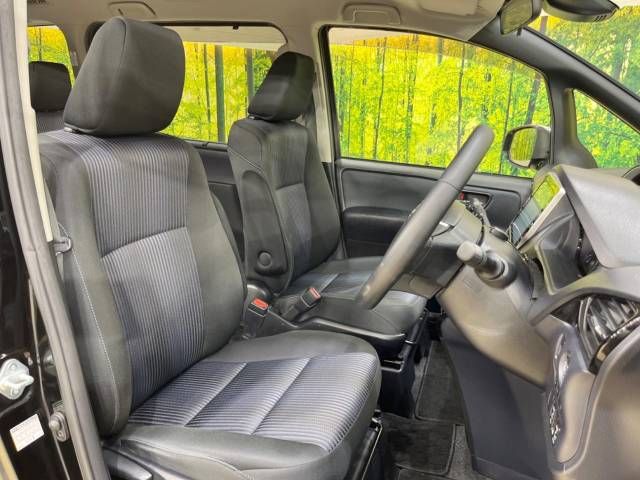 Toyota VOXY 2017-06 18121-8