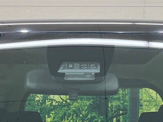 Toyota VOXY 2017-06 18121-2
