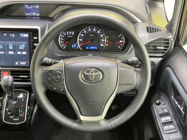 Toyota VOXY 2017-06 18121-12