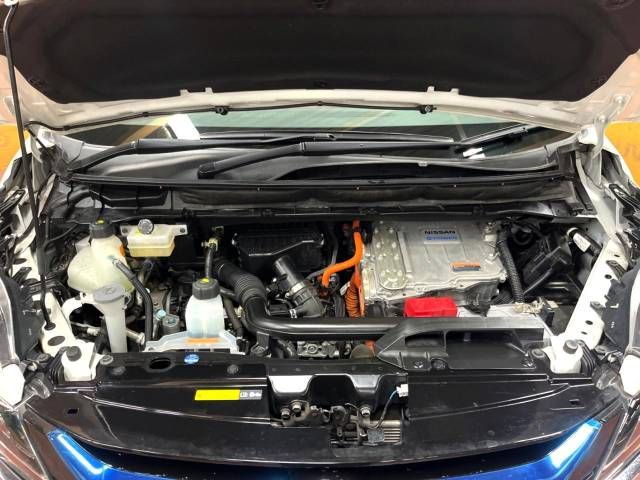 Nissan SERENA 2019-05 196685-18