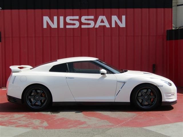 Nissan GT-R 2015-03 22456-24