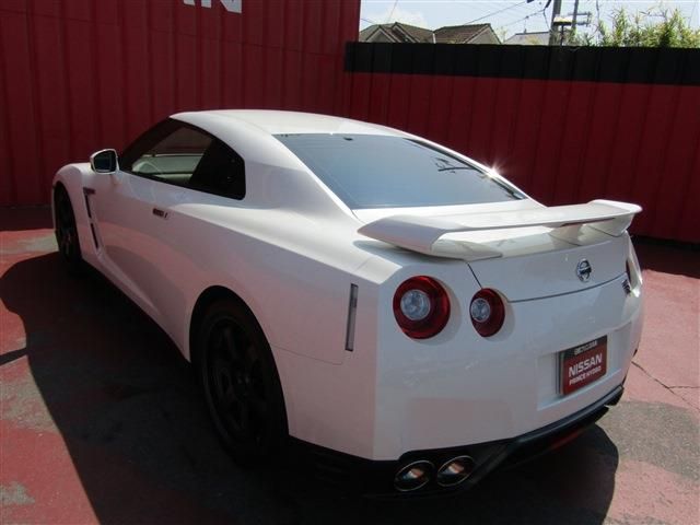 Nissan GT-R 2015-03 22456-1