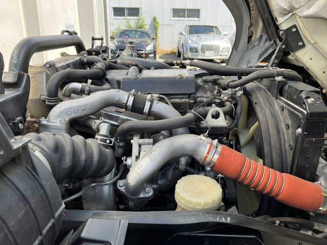 Isuzu FORWARD 2017-04 27393-23