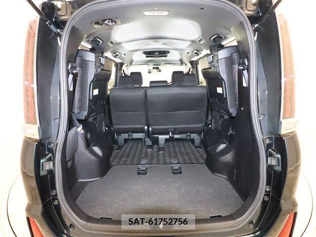 Toyota NOAH 2017-08 279558-8