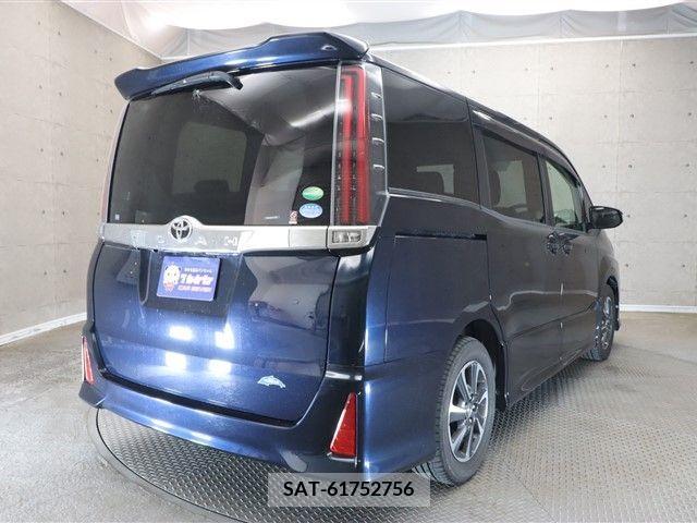 Toyota NOAH 2017-08 279558-1