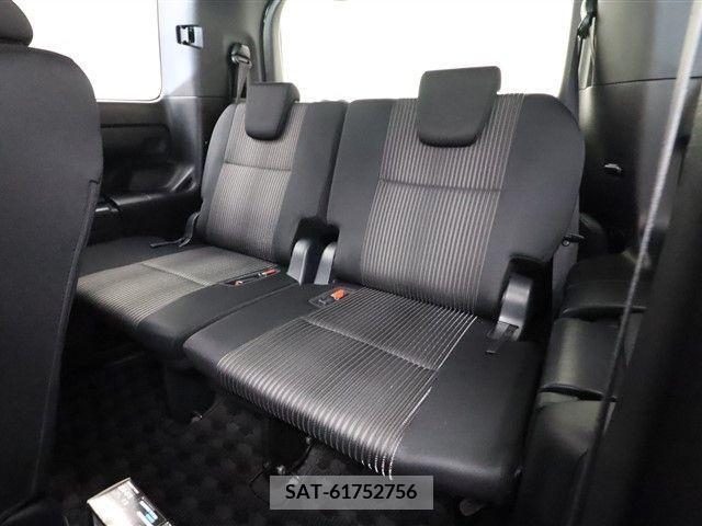 Toyota NOAH 2017-08 279558-7