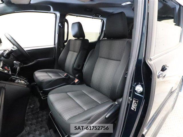Toyota NOAH 2017-08 279558-5