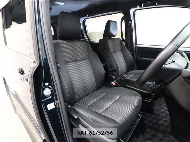 Toyota NOAH 2017-08 279558-3