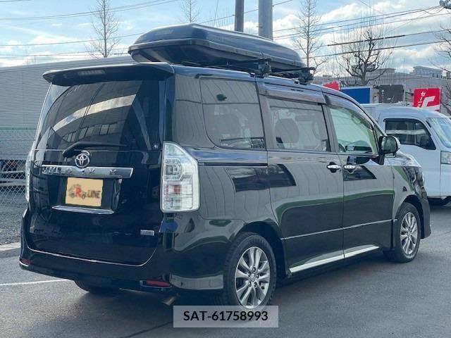 Toyota VOXY 2012-10 372623-1