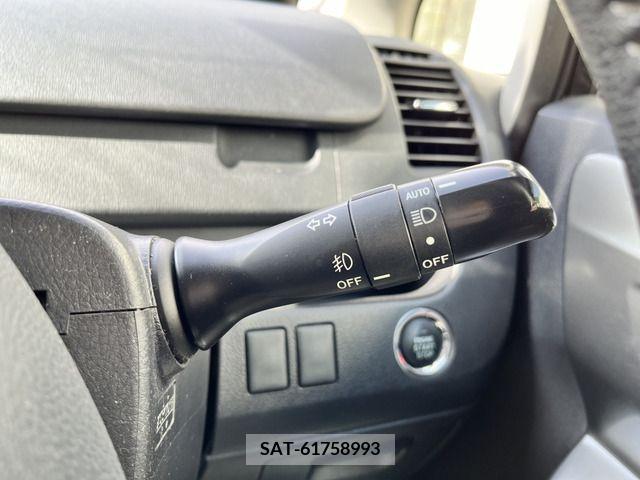 Toyota VOXY 2012-10 372623-19
