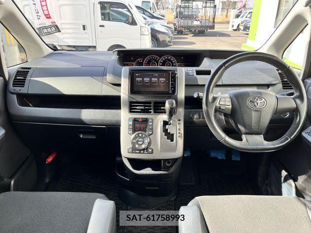 Toyota VOXY 2012-10 372623-2