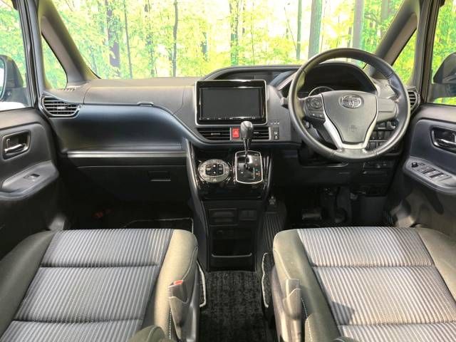 Toyota VOXY 2016-08 25208-1