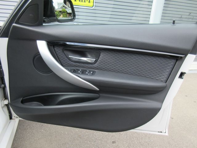 Bmw 3 SERIES 2016-02 26-25
